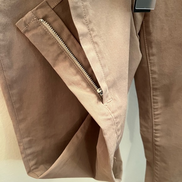 Elie Tahari tan jeans, side zip at bottom leg. - Picture 6 of 7